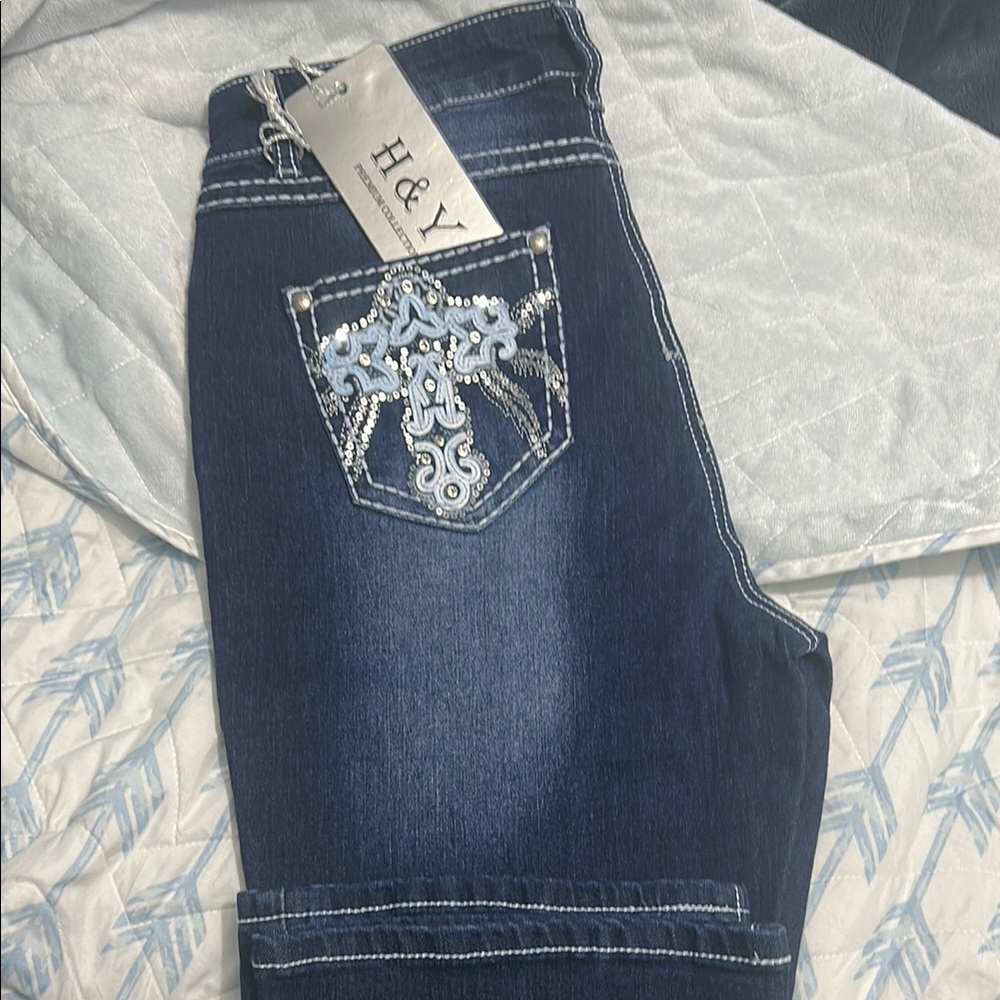 Blue Ankle Cropped Jeans with Embellished Design
